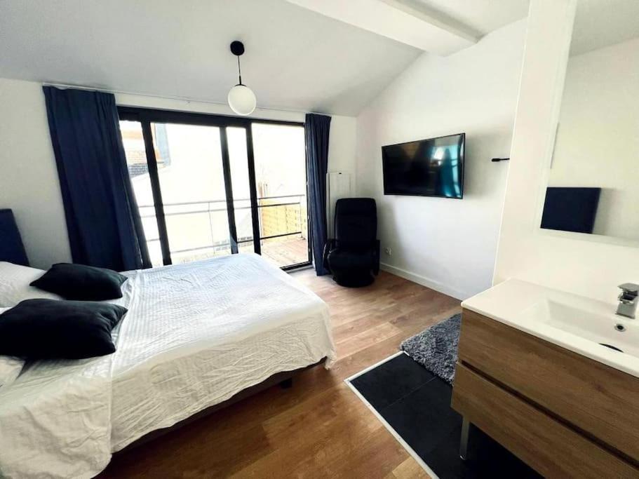 House Near Paris/Stade De France 圣但尼 外观 照片