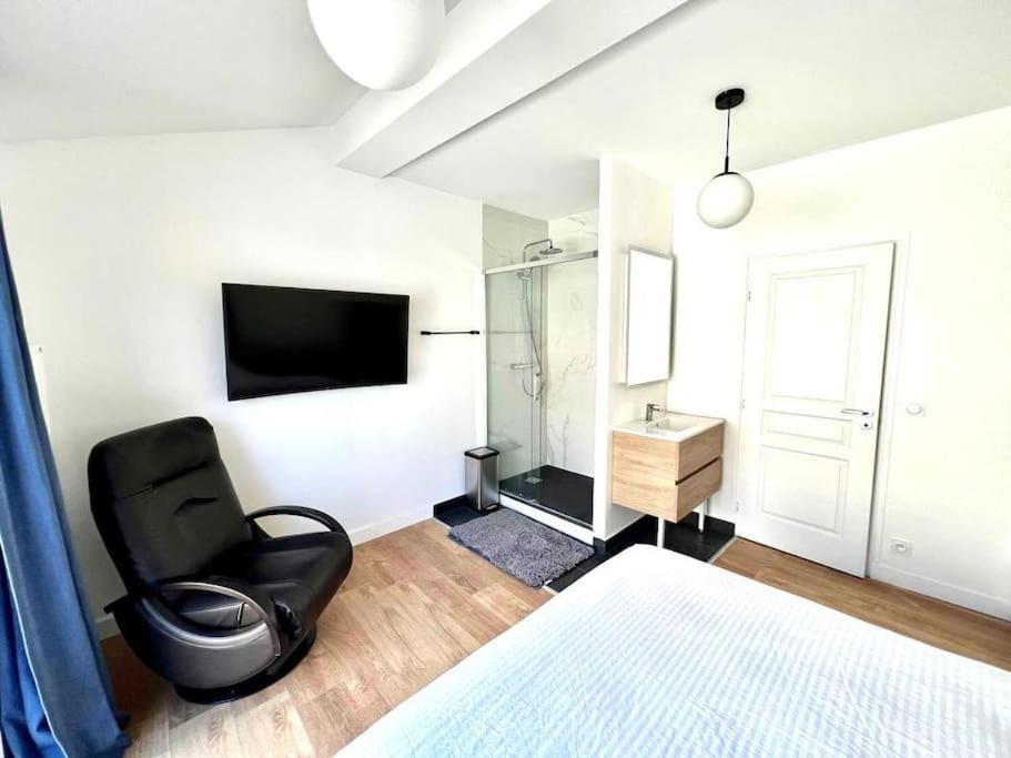 House Near Paris/Stade De France 圣但尼 外观 照片